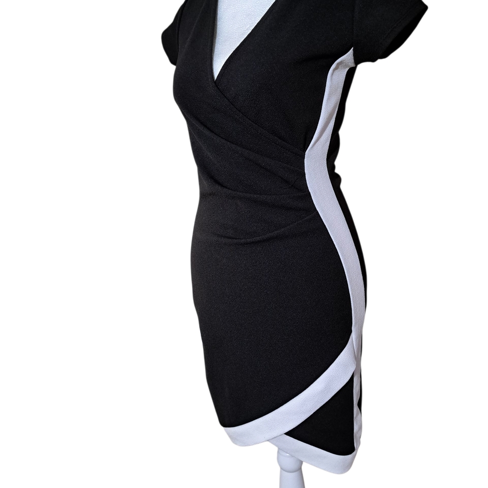 GENTLY LOVED ❤️💄 Younique SZ MD (FITS SM/MD Elegant Black and White Wrap Dress - Picture 2 of 11